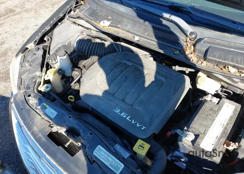 2014 Chrysler Town & Country Touring z USA, uszkodzony, nr VIN 2C4RC1BG8ER295845